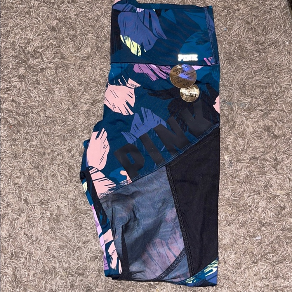 Victoria’s Secret Pink leggings